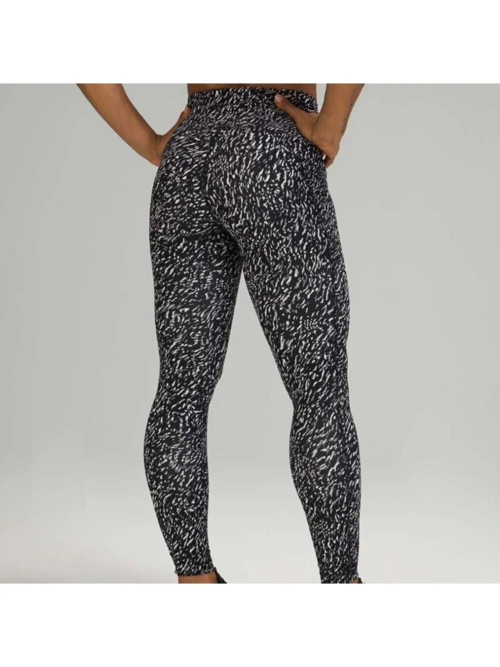 Lululemon Wunder Under Leggings Black & White Print Size 4 - 11